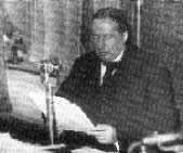 C?est Georges Mandel, ministre  des PTT en 1935, qui va initier le  developpement des ondes courtes,   permettant a la France, a partir de 1937,   de parler au monde en plusieurs langues.  